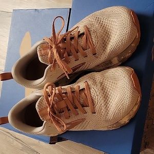 Brooks women's Revel